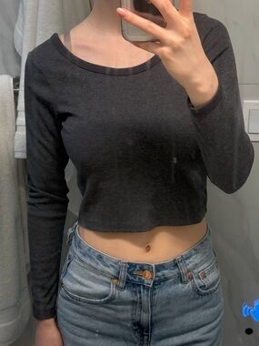Charcoal Ribbed Long Sleeve Crop Top – Size M (Fits Like S)
